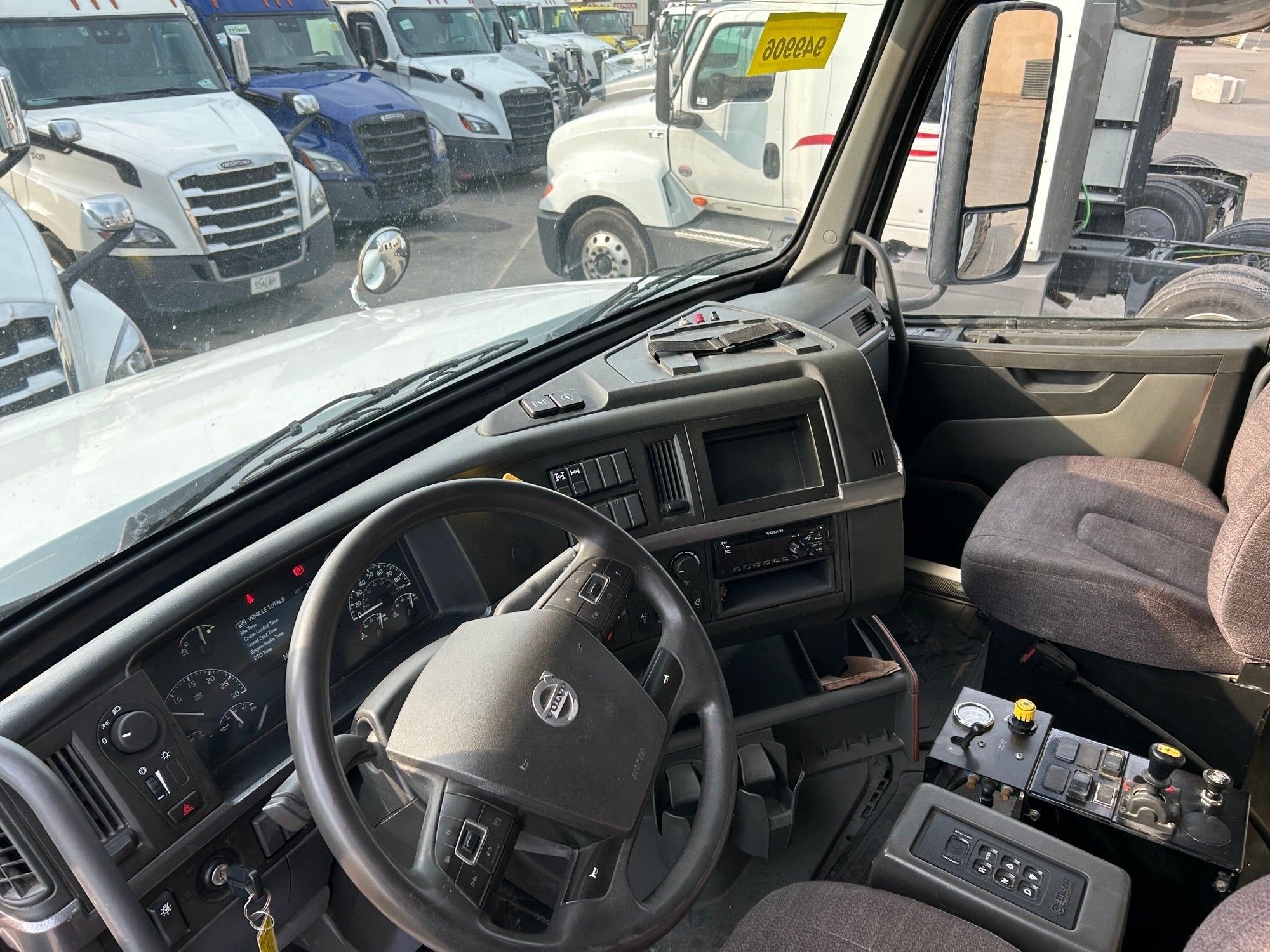 2021 Volvo VHD