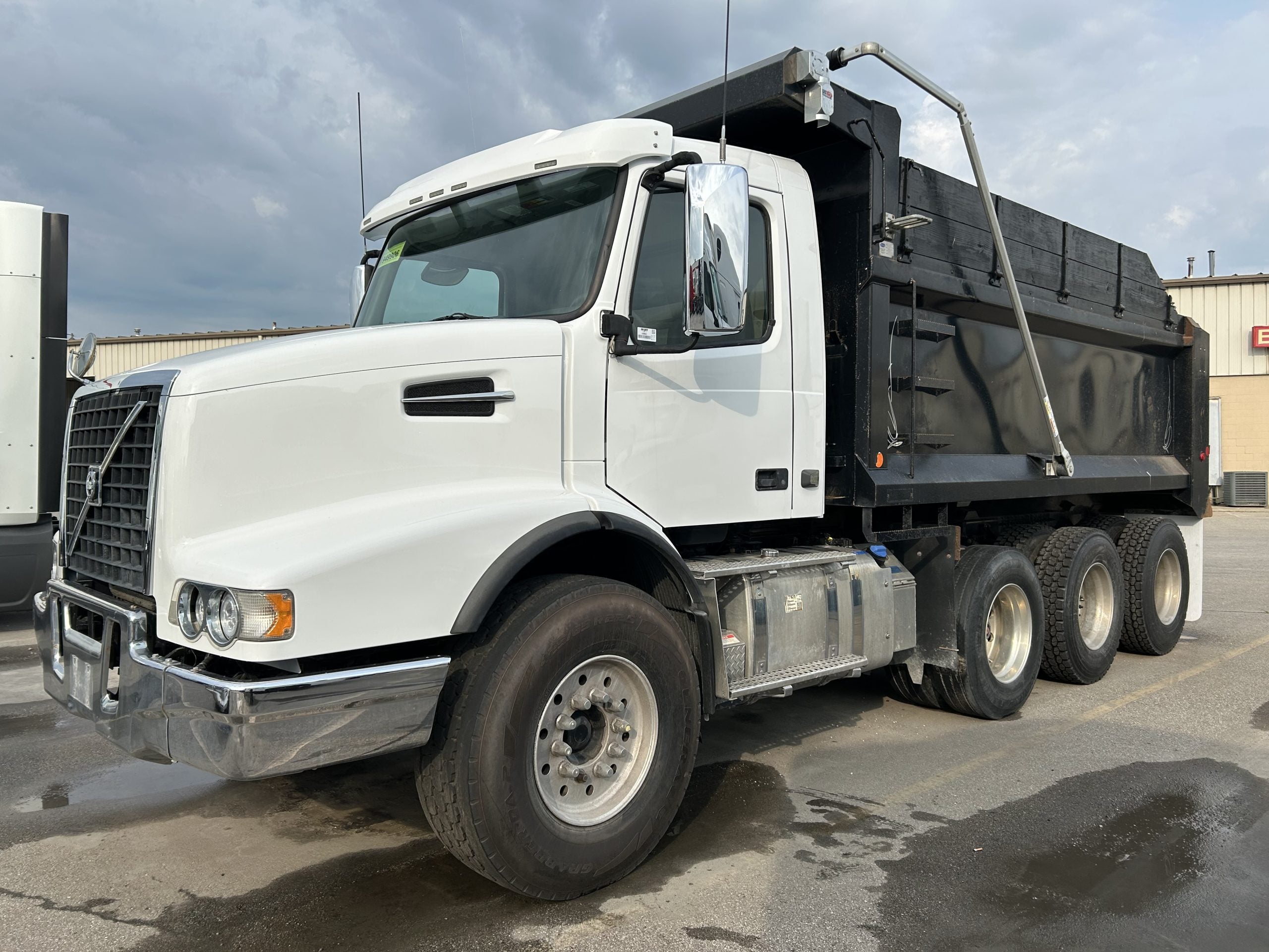 2021 Volvo VHD 068PM00000YcSMH